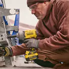 Llave de impacto Stanley SFMCF940M1-QW V20 de 4 Ah y 1/2